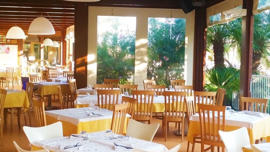 Villaggio Centro Vacanze De Angelis Numana Exterior photo