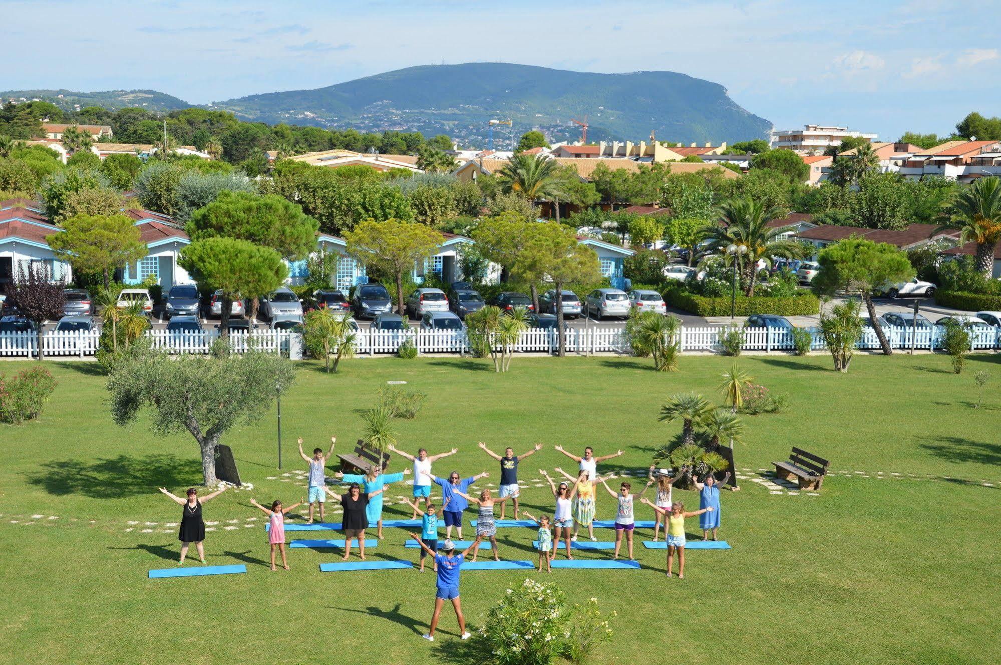 Villaggio Centro Vacanze De Angelis Numana Exterior photo